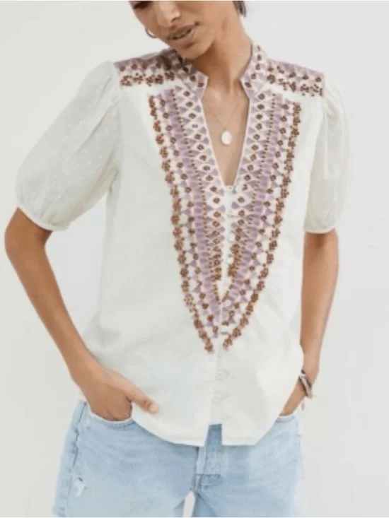 Embroidered Anthropologie V-Neck Short Sleeve Top in Ivory with Beading. - Picture 3 of 9